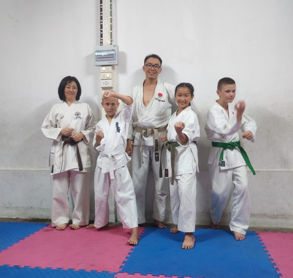 Kru Tee with members of Phuket Karate Center on the training mat