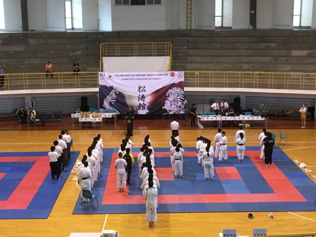 Participants lined up in the hall at the Thailand Shoto Cup 2018